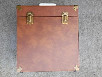 Vinyl Platenkoffer voor max 30/35 platen - bruin beschikbaar voor biedingen