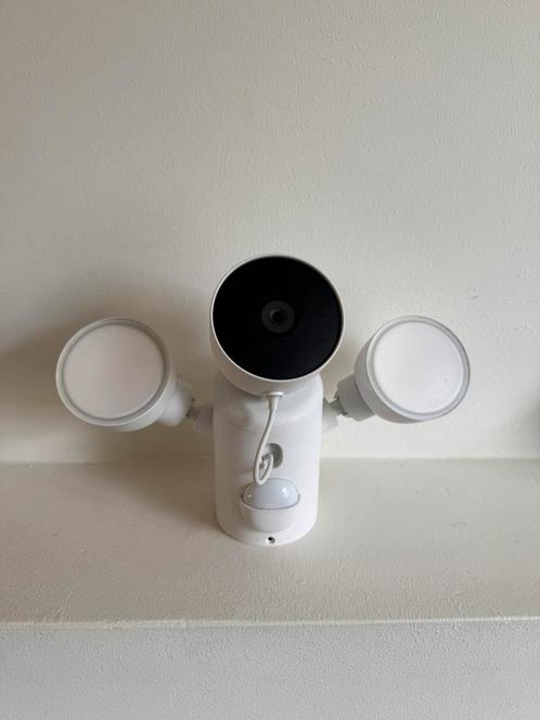 Google Nest Cam Outdoor met Spotlight vloedlicht, Audio, Tv en Foto, Videobewaking, Zo goed als nieuw, Ophalen of Verzenden