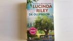 Lucinda Riley - De olijfboom, Lucinda Riley, Ophalen of Verzenden, Zo goed als nieuw, Nederland