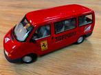 VW bus “Scuderia Ferrari” KK 1:18 ! C4F, Hobby en Vrije tijd, Modelauto's | 1:18, Overige merken, ., Nieuw, Ophalen of Verzenden