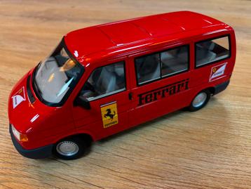 VW bus “Scuderia Ferrari” KK 1:18 ! C4F beschikbaar voor biedingen