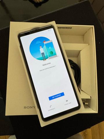 Zo goed als nieuwe telefoon + accessoires beschikbaar voor biedingen