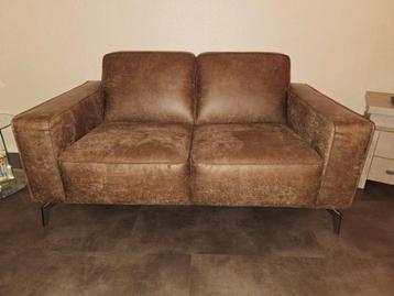 Leren bank 2-zits in nieuwstaat beschikbaar voor biedingen