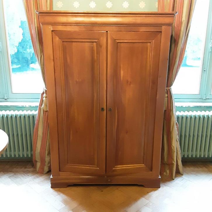 TV Kast met inklapbare deuren, Huis en Inrichting, Kasten | Kledingkasten, Gebruikt, 100 tot 150 cm, 100 tot 150 cm, 50 tot 75 cm