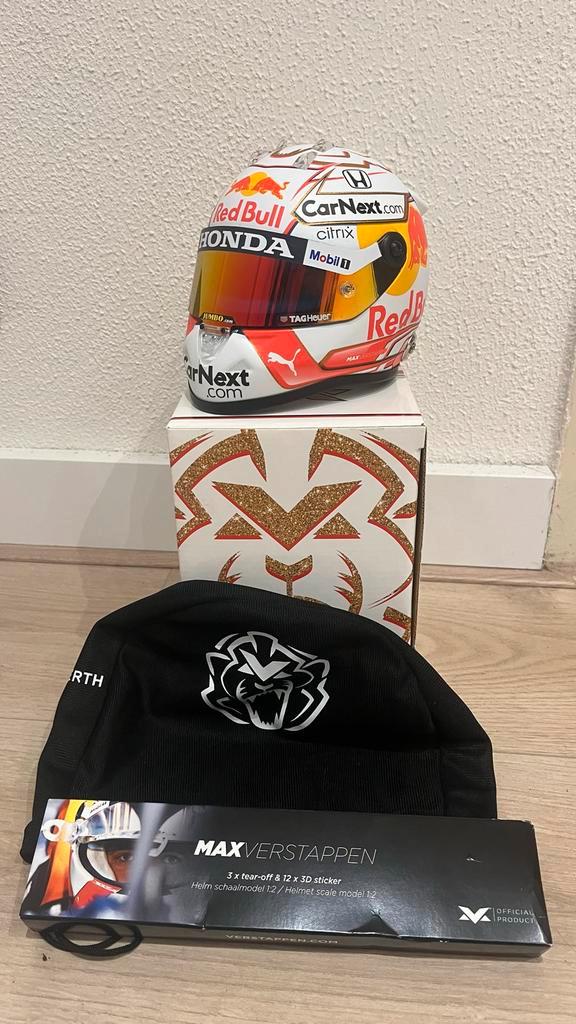 Max Verstappen Helm 1:2 - Season 2021, Verzamelen, Automerken, Motoren en Formule 1, Zo goed als nieuw, Formule 1, Ophalen of Verzenden