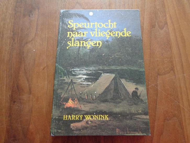Speurtocht naar vliegende slangen - Harry Wonink, Boeken, Kinderboeken | Jeugd | 13 jaar en ouder, Zo goed als nieuw, Ophalen of Verzenden