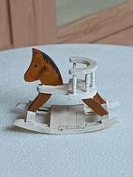 Houten hobbelpaardje poppenhuis, Verzamelen, Poppenhuizen en Toebehoren, Verzenden, Gebruikt, Poppenhuis