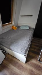 Bedframe en lattenbodem in goede staat, Tweepersoons, Zo goed als nieuw, Hout, 140 cm