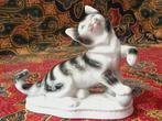 Mooi oud beeldje uit Duitsland van poes of kat 10,8 cm., Ophalen of Verzenden