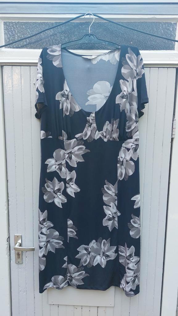 Nieuwe blauwe Emily jurk maat 54, Kleding | Dames, Jurken, Nieuw, Maat 46/48 (XL) of groter, Blauw, Knielengte, Ophalen of Verzenden