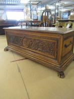 Oer 11717 ANTIEKE 18e eeuwse Italiaanse notenhouten Cassone, Antiek en Kunst, Ophalen