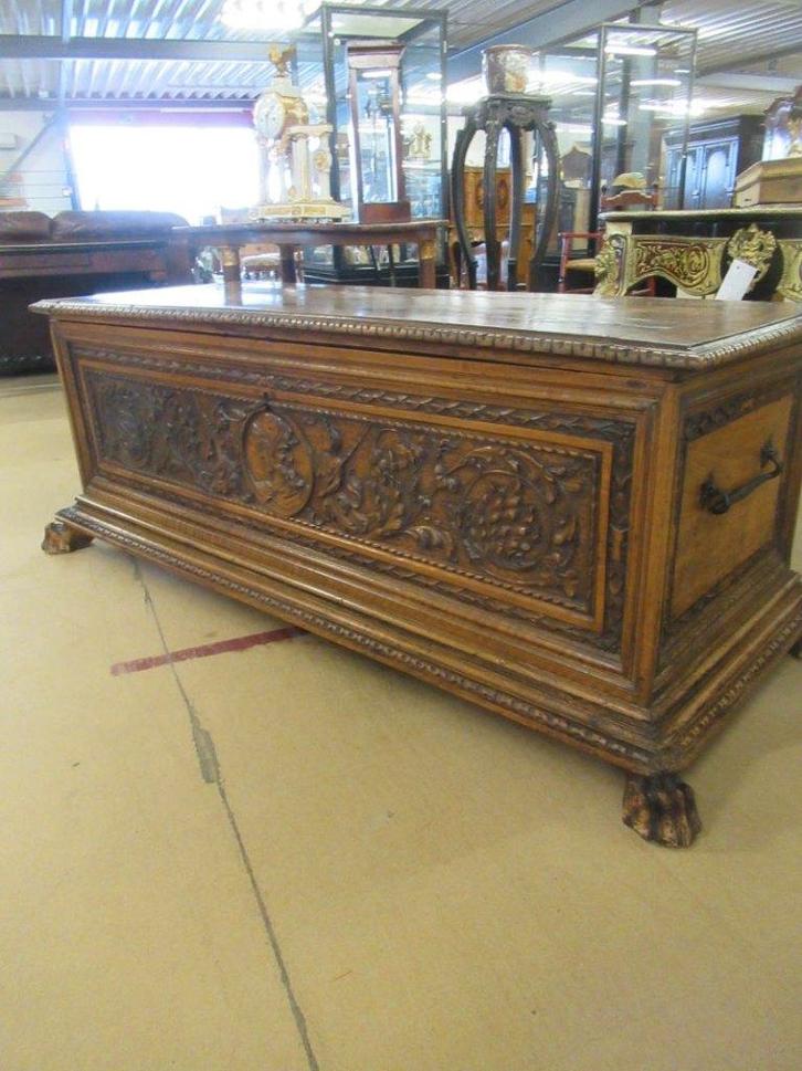 Oer 11717 ANTIEKE 18e eeuwse Italiaanse notenhouten Cassone, Antiek en Kunst, Antiek | Overige Antiek, Ophalen