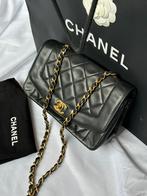 Chanel Diana small vintage flap bag, Schoudertasje, Zo goed als nieuw, Zwart, Verzenden