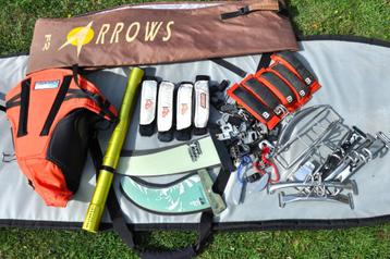 Accessoires; vinnen, voetbanden, boardbag, trapeze etc. beschikbaar voor biedingen