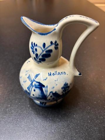 Delfts blauw vaasje / kannetje met merkje aan de onderkant. beschikbaar voor biedingen