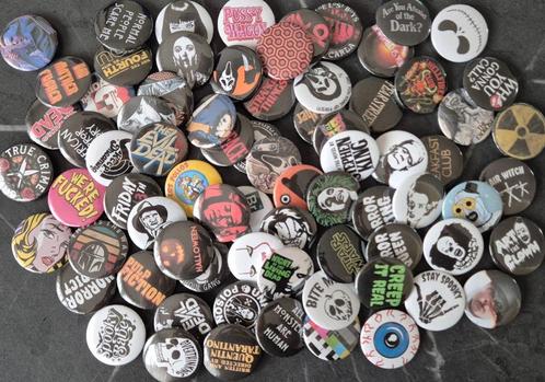 75 soorten buttons Films & Series, Verzamelen, Speldjes, Pins en Buttons, Nieuw, Button, Overige onderwerpen, Ophalen of Verzenden