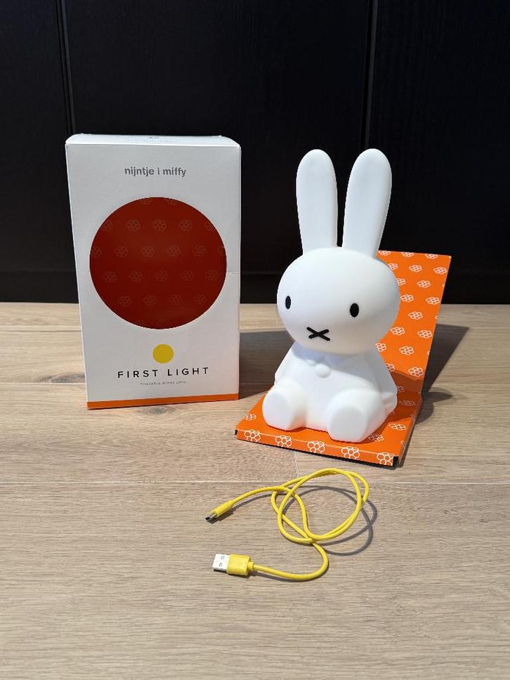 Nijntje First Light nacht lampje draadloos 30cm hoog, Kinderen en Baby's, Kinderkamer | Inrichting en Decoratie, Zo goed als nieuw