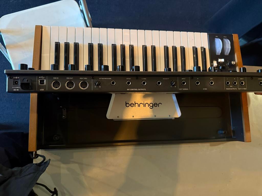 Behringer Poly D -Analoge Synthesizer -  Goede staat, Overige merken, Gebruikt, Midi-aansluiting, Overige aantallen