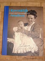 HET KONINKLIJK FOTOALBUM – Emerentia van Heuven-van Nes, Ophalen of Verzenden, Zo goed als nieuw, Nederland, Tijdschrift of Boek