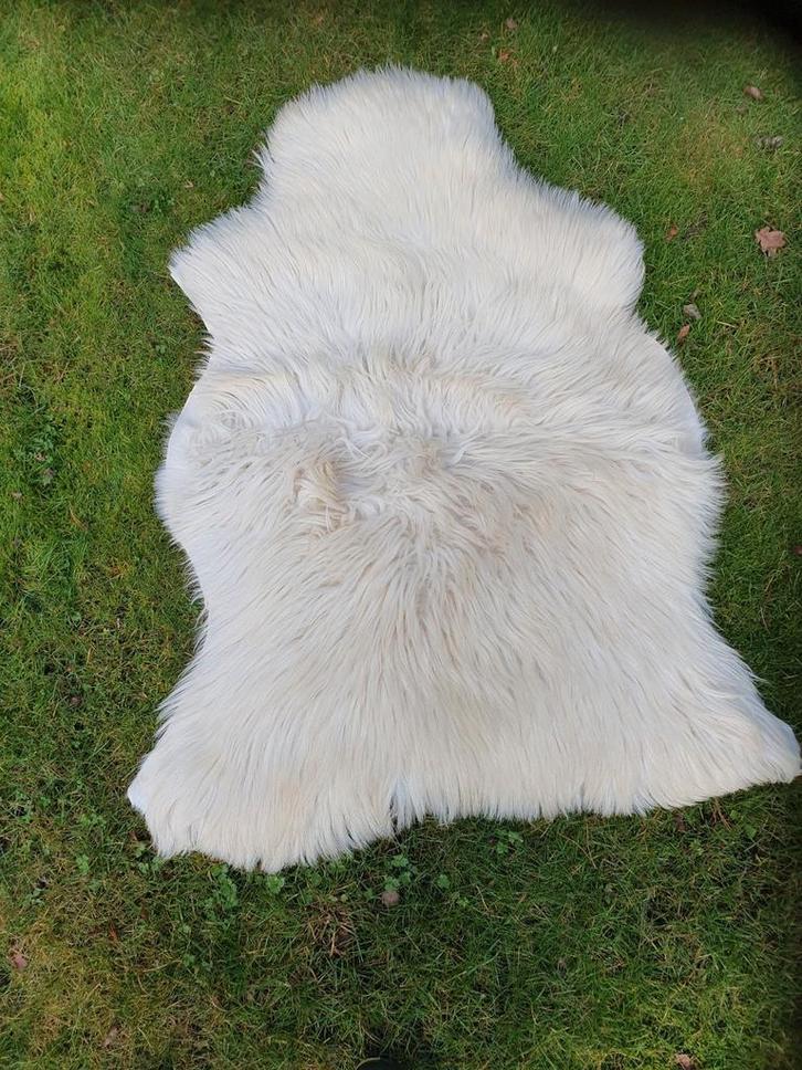 Groot schapenvacht/xxl schapen vel/langharige geiten vacht, Huis en Inrichting, Woonaccessoires | Plaids en Woondekens, Zo goed als nieuw