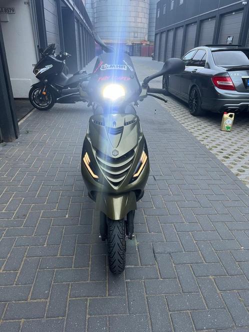 Piaggio zip 80cc, Fietsen en Brommers, Scooters | Piaggio, Zo goed als nieuw, Zip, Maximaal 45 km/u, Ophalen