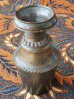 Mooie zware antieke Oosterse vaas van brons 15,5 cm., Antiek en Kunst, Antiek | Vazen, Ophalen of Verzenden