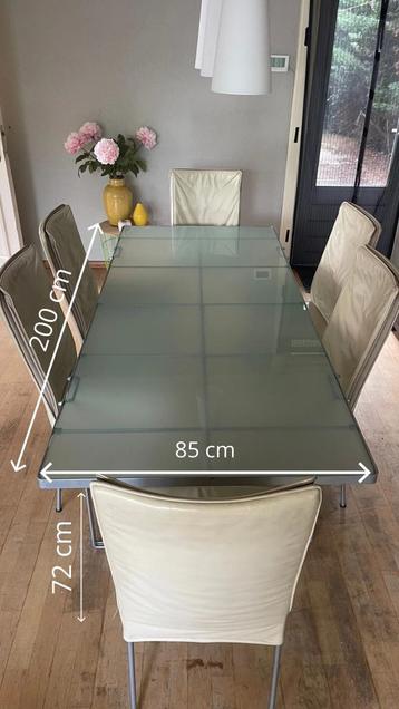 Glazen IKEA eettafel met leren eetstoelen beschikbaar voor biedingen