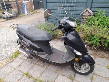 Peugeot V-Clic snorscooter (defect!) beschikbaar voor biedingen