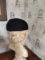 Zwart hoedje / dop petmodel., Kleding | Dames, Ophalen of Verzenden, Zo goed als nieuw