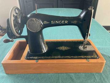 Antieke naaimachine Singer 15K uit 1922 beschikbaar voor biedingen