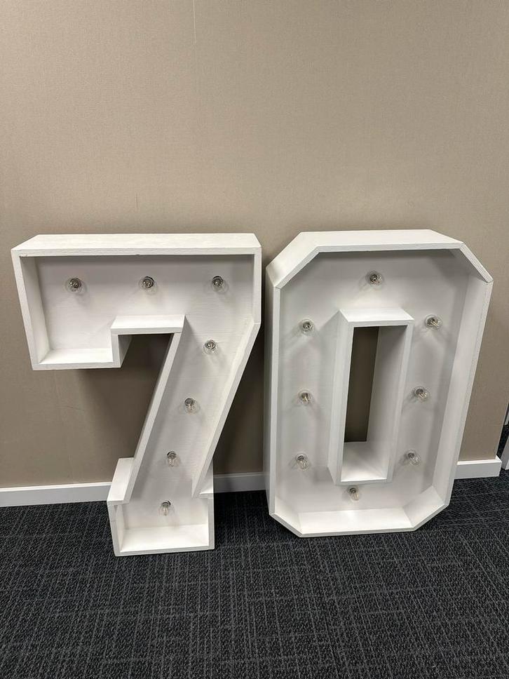 Lichtcijfer te huur - Verjaardag, Jubileum, Hobby en Vrije tijd, Feestartikelen, Zo goed als nieuw, Versiering, Verjaardag, Ophalen of Verzenden