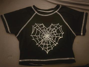 Alternative Crop Top met Spinnenweb beschikbaar voor biedingen