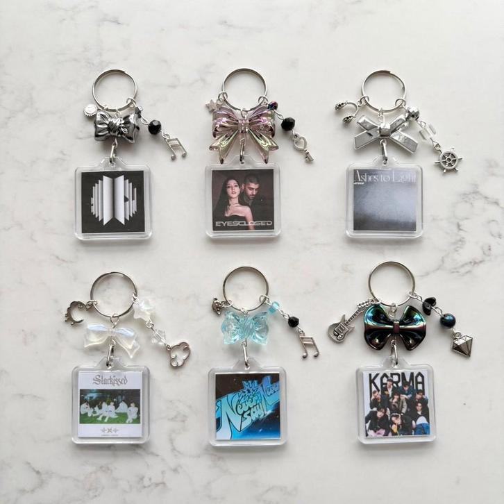 Kpop interactieve album sleutelhanger boygroup, Verzamelen, Muziek, Artiesten en Beroemdheden, Nieuw, Gebruiksvoorwerp, Ophalen of Verzenden