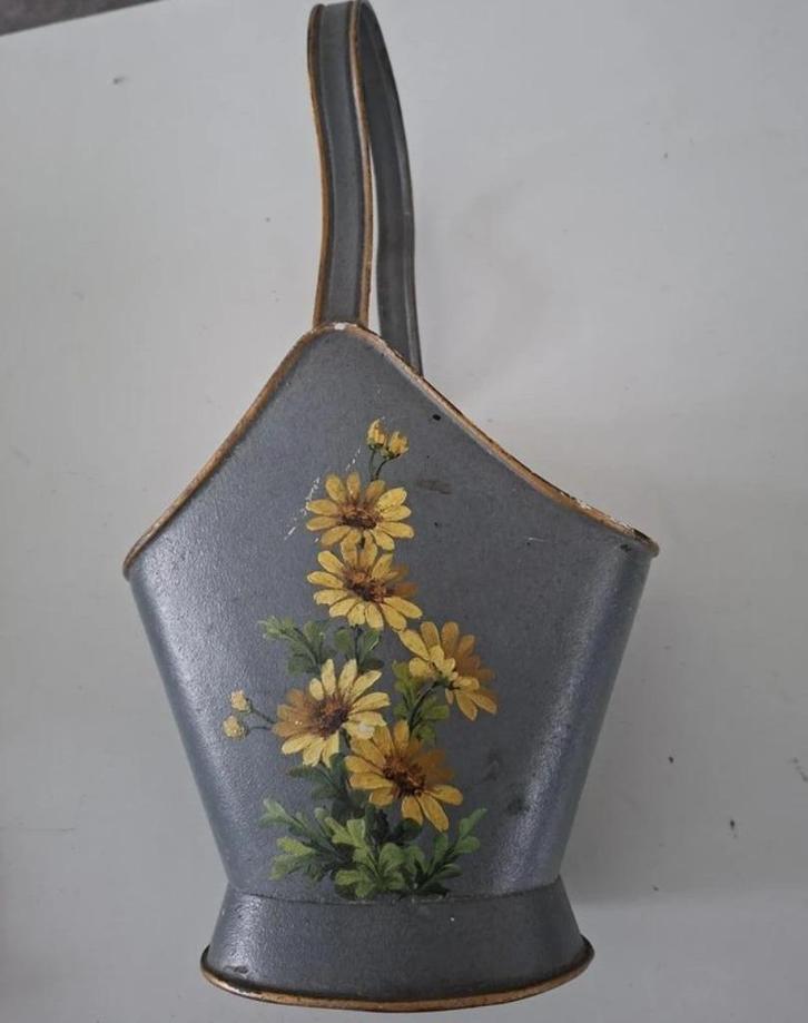 Brocante metalen mand haardmand met bloemendecoratie vintage, Antiek en Kunst, Curiosa en Brocante, Ophalen of Verzenden