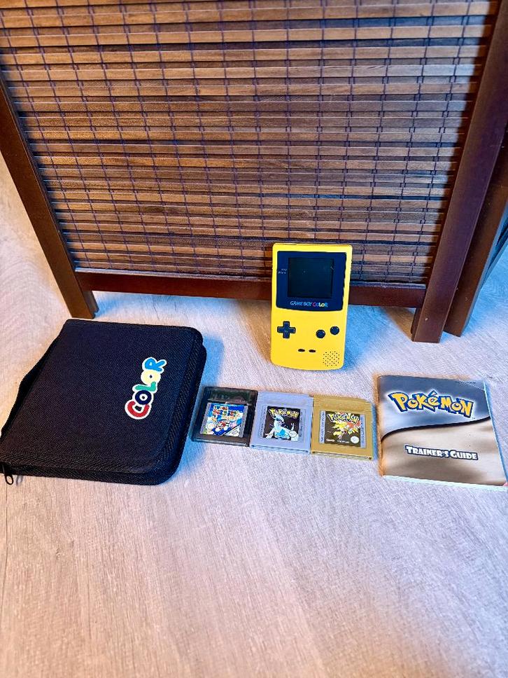 Game Boy Color set met Pokémon Silver & Gold & Mario, Spelcomputers en Games, Spelcomputers | Nintendo Game Boy, Zo goed als nieuw