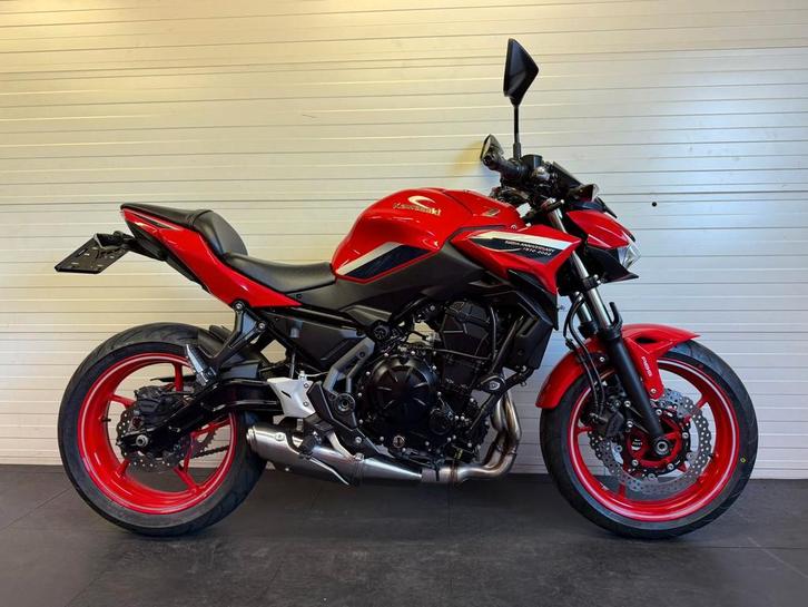 Zeer nette en jonge Kawasaki Z650 50th anniversary!, Motoren, Motoren | Kawasaki, Bedrijf, Naked bike, meer dan 35 kW, 2 cilinders
