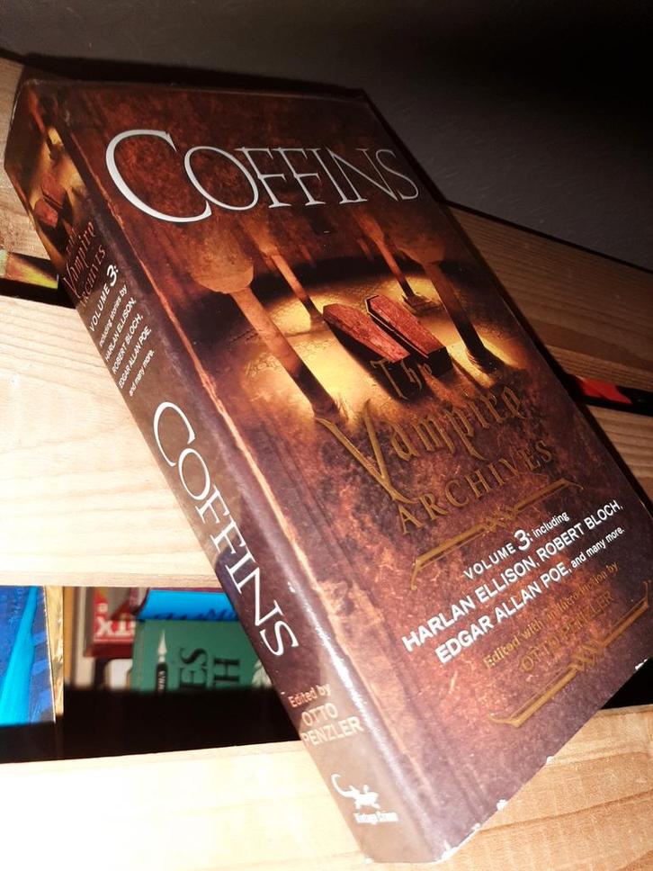Coffins: The Vampire Archives Volume 3, Boeken, Thrillers, Zo goed als nieuw, Amerika, Ophalen of Verzenden