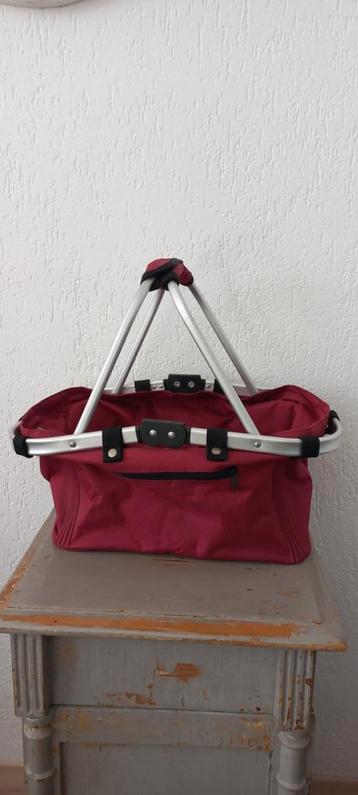 picknick of boodschappenmand. beschikbaar voor biedingen