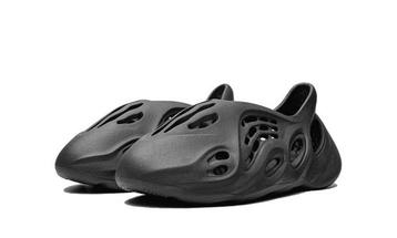 Yeezy Foam Runner Onyx 40.5 beschikbaar voor biedingen