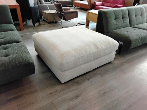 hocker / Poef 120 x 120 cm. Nieuw/demo, Huis en Inrichting, Banken | Voetenbanken en Poefen, Nieuw, 100 tot 125 cm, 100 tot 125 cm