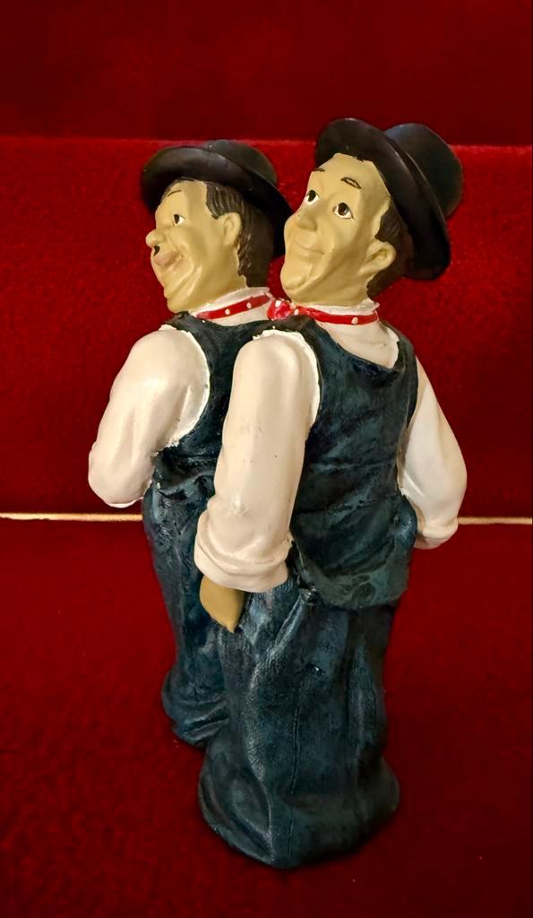 Laurel & Hardy Beeldje €35,-, Antiek en Kunst, Kunst | Beelden en Houtsnijwerken, Ophalen of Verzenden