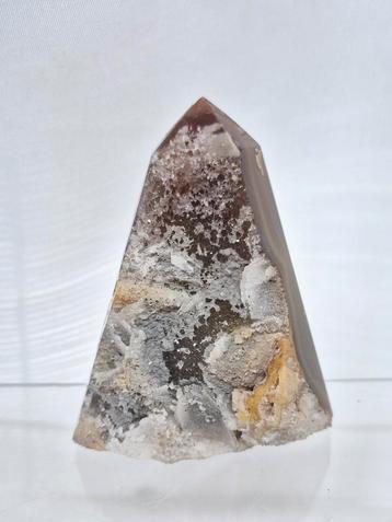 Agaat piramide  beschikbaar voor biedingen