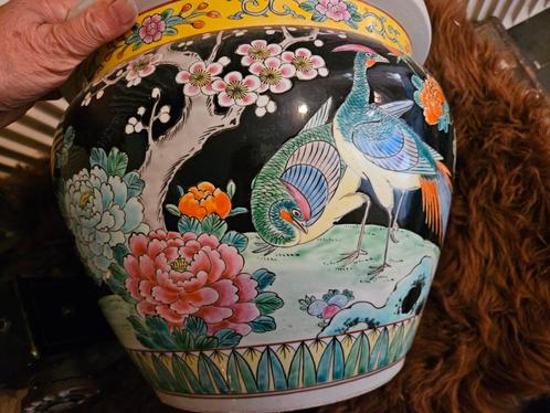 Grote Chinese Bloempot met Crane Decor, Huis en Inrichting, Woonaccessoires | Vazen, Gebruikt, Zwart, Minder dan 50 cm, Aardewerk of Porselein