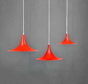 Set van 3 trompetlampen, rode hanglampen uit Denemarken beschikbaar voor biedingen