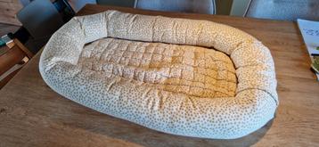 Zacht baby nestje - Zo goed als nieuw! beschikbaar voor biedingen