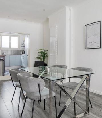 Te koop: Eettafel + Mica eetstoelen – Samen voor €400 beschikbaar voor biedingen