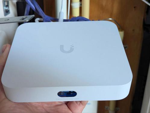 Ubiquiti UniFi Cloud Gateway Ultra (UCG-Ultra) - Zo goed als, Computers en Software, Routers en Modems, Zo goed als nieuw, Router
