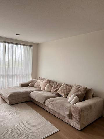 Lounge bank creme zo goed als nieuw 5 maanden gebruikt beschikbaar voor biedingen