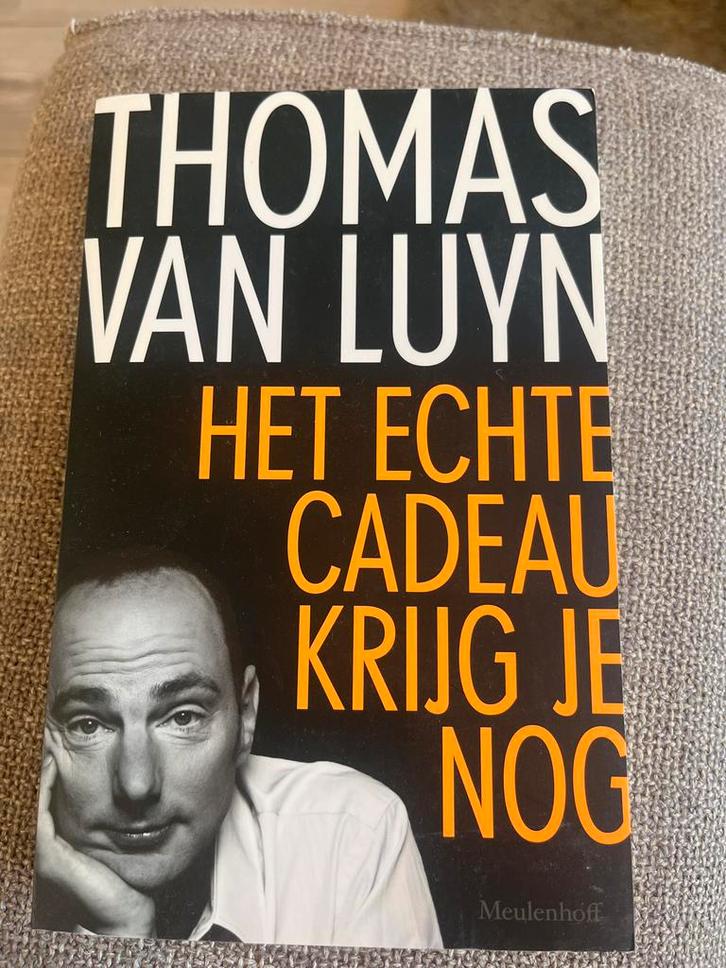 Het Echte Cadeau Krijg Je Nog - Thomas van Luyn, Boeken, Essays, Columns en Interviews, Zo goed als nieuw, Eén auteur, Ophalen of Verzenden