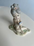 Casades beeldje  baby met spiegeltje, Ophalen of Verzenden, Zo goed als nieuw, Mens